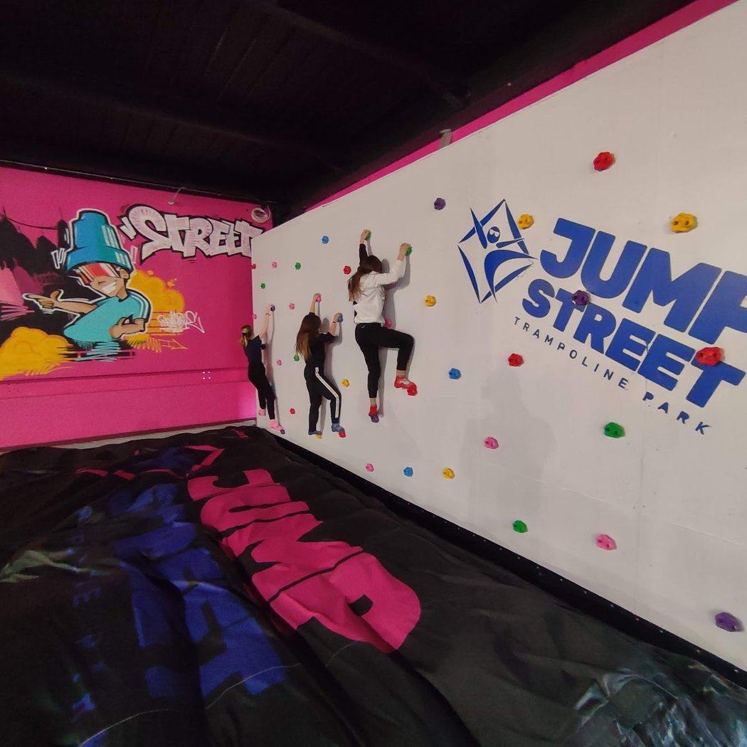 Jump Street Trampoline Parc 1